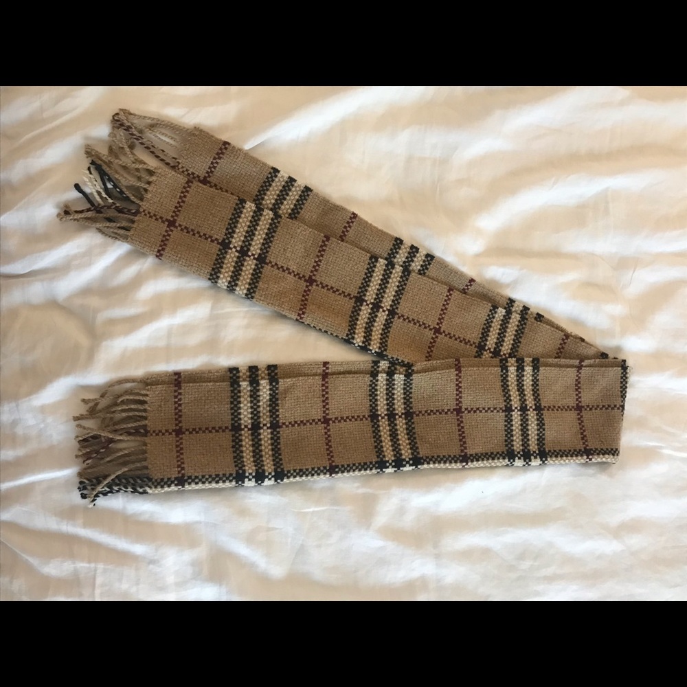 Chunky-knit Burberry cashmere scarf
